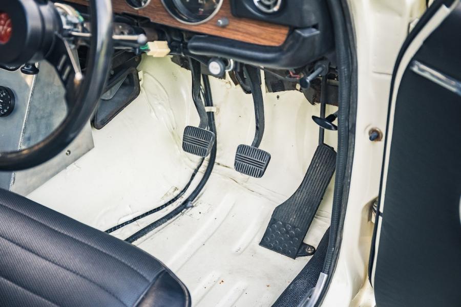 Детали интерьера Nissan Skyline 2000GT-R Sedan (PGC10) 1969 года  (фото 16 из 26)